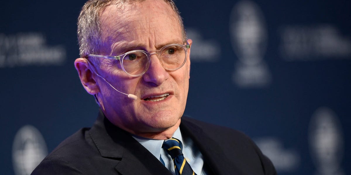 Investment expert Howard Marks challenges the idea of gold as a reliable store of value and states that there is no accurate price for the metal.