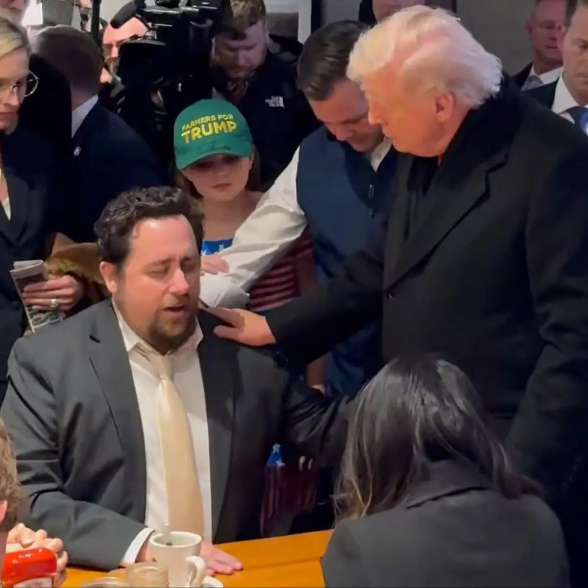 Iowa man surprises Trump at restaurant with an unusual request before his speech