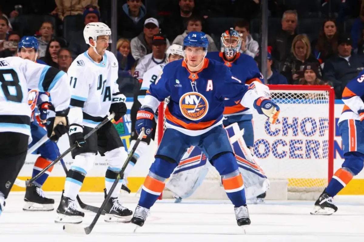 Islanders leave an injured Bo Horvat behind in New York as they begin their road trip