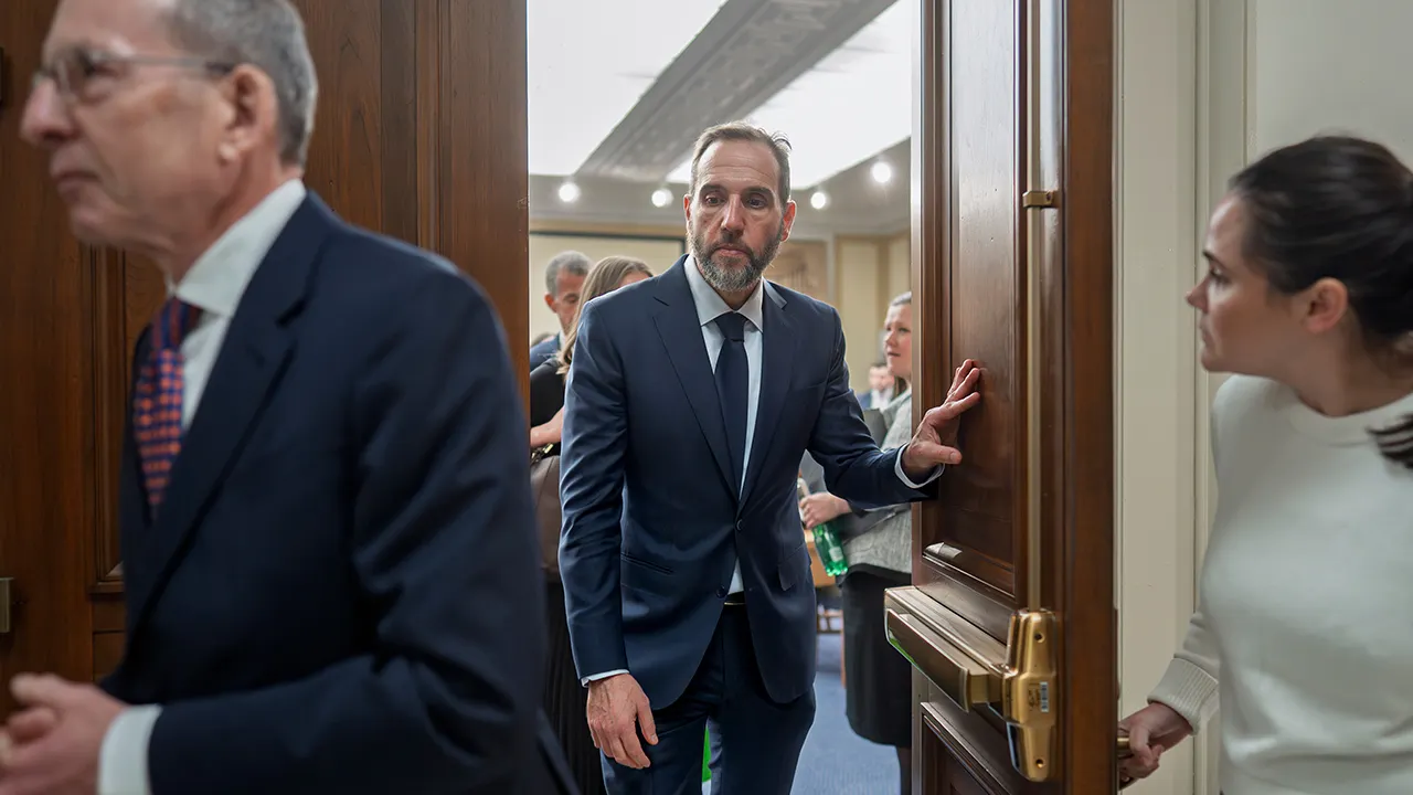 Issa claims Jack Smith is 'spying' on House Speaker McCarthy