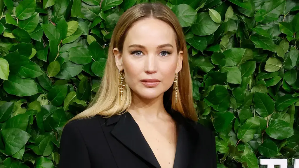 Jennifer Lawrence aims to 'destroy every dog' after her son was bitten.