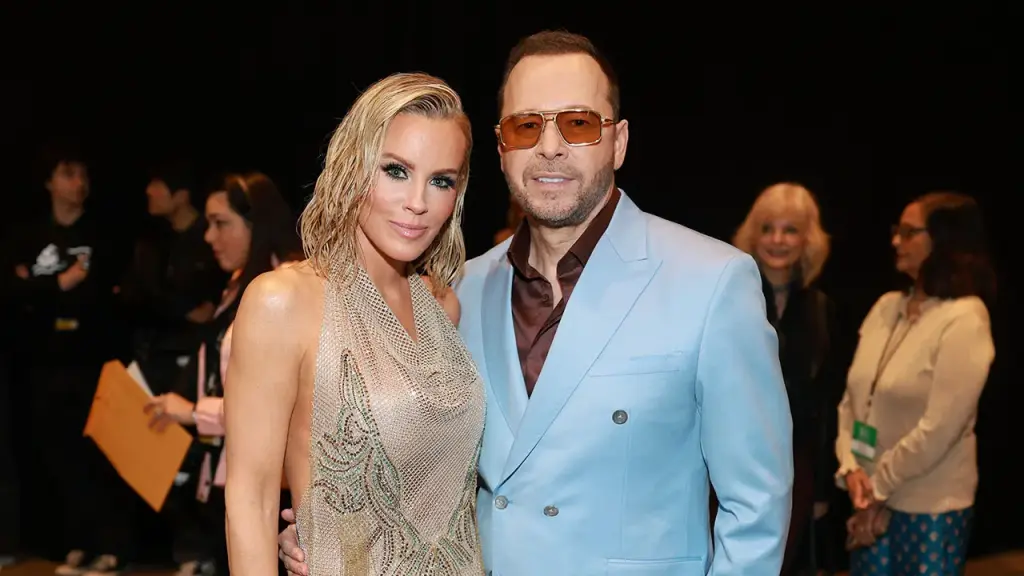 Jenny McCarthy employs headphones and pillows to manage Donnie Wahlberg's snoring