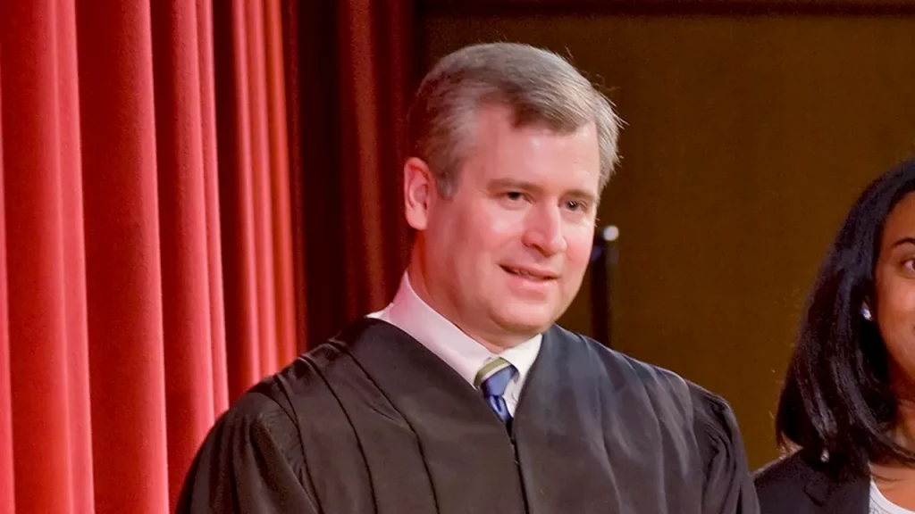 Judge Patrick Schiltz's contributions to an immigration organization lead to demands for him to step aside