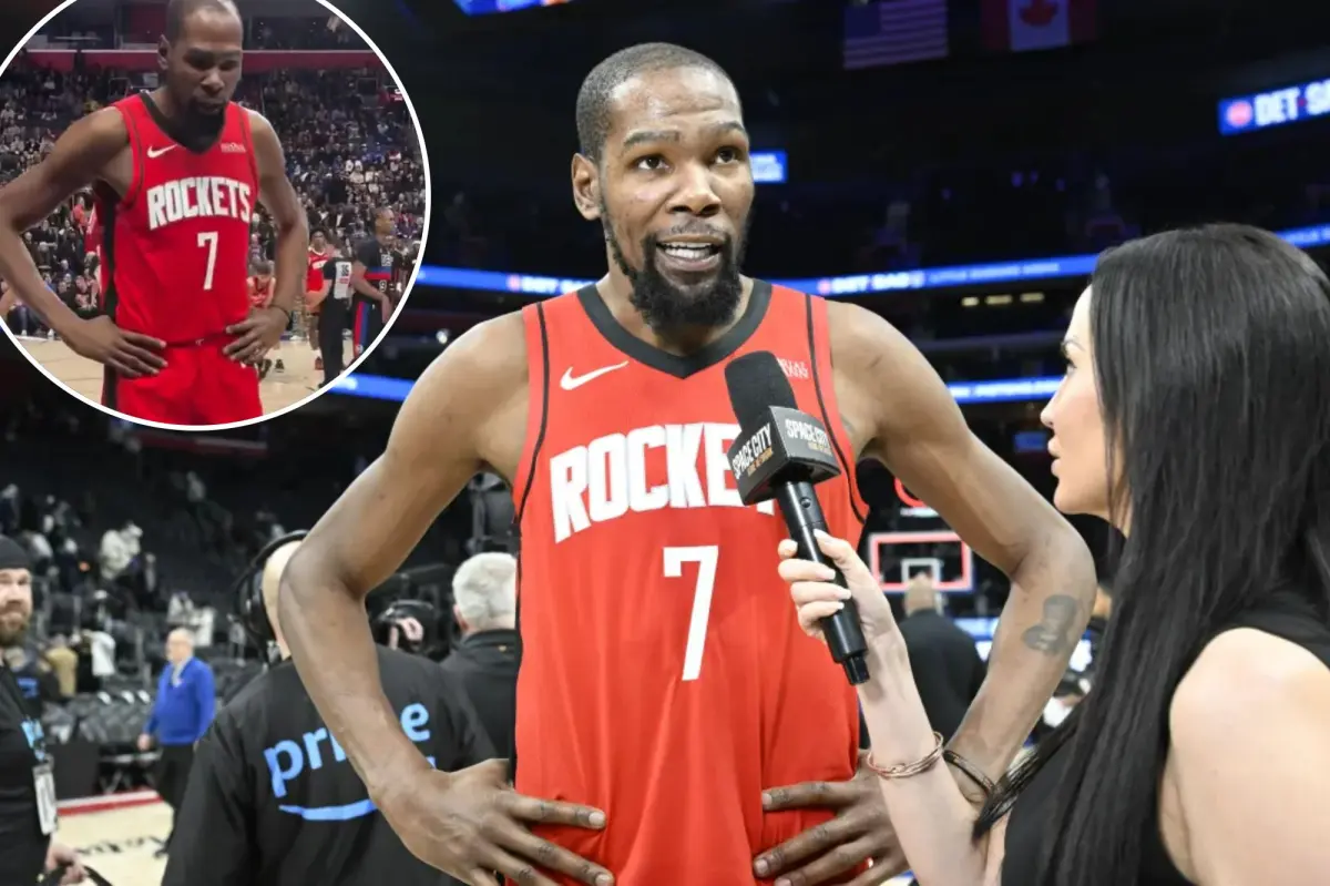 Kevin Durant caught criticizing a fan on a hot mic: 'Can't do anything'
