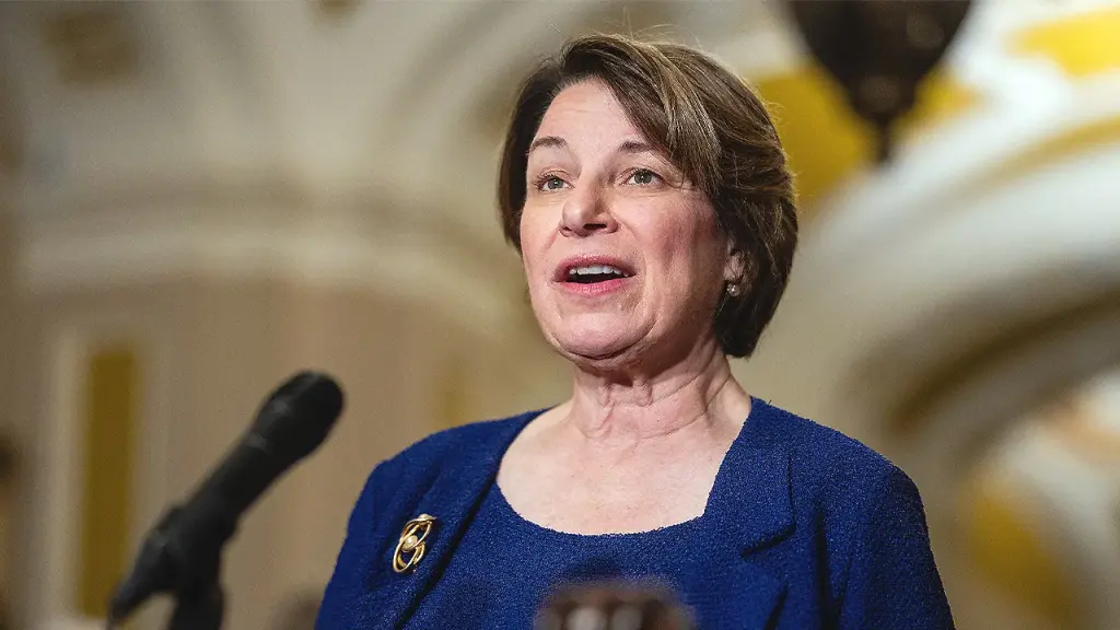 Klobuchar encouraged to run for Minnesota governor as Walz steps aside due to scandal