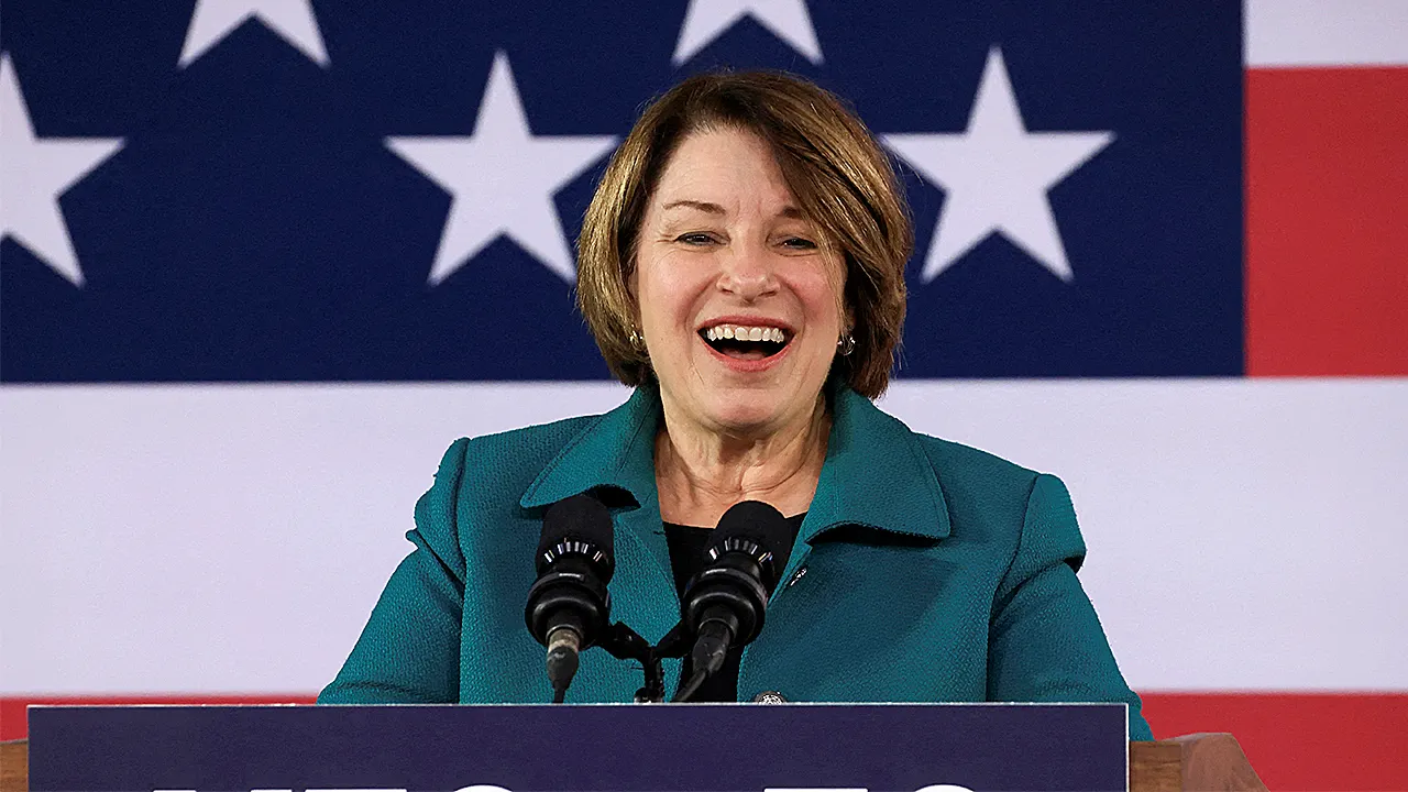 Klobuchar submits initial documents to campaign for governor in Minnesota