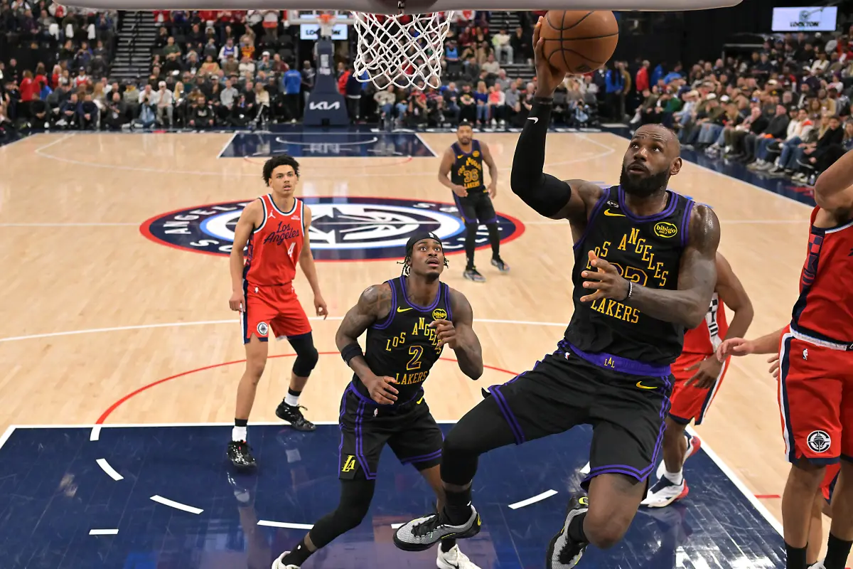 Lakers' team setup leading to offensive problems