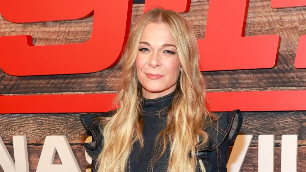 LeAnn Rimes undergoes a $10,000 plasma exchange procedure for her health and well-being