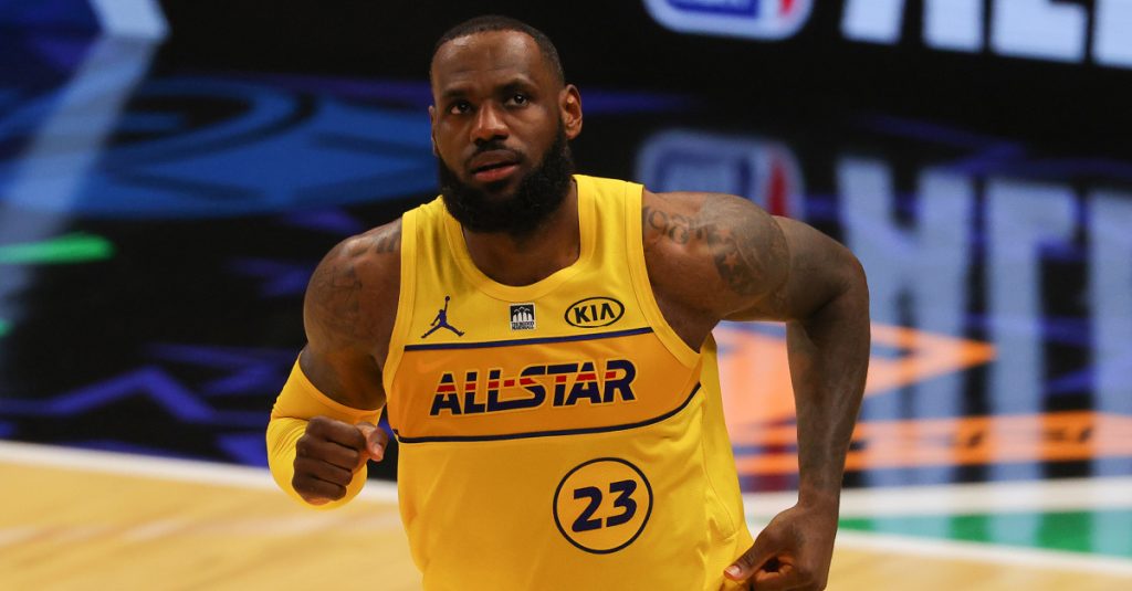 LeBron James Shares How NBA Ballboy’s ‘Jesus Loves You’ Message Touched Him