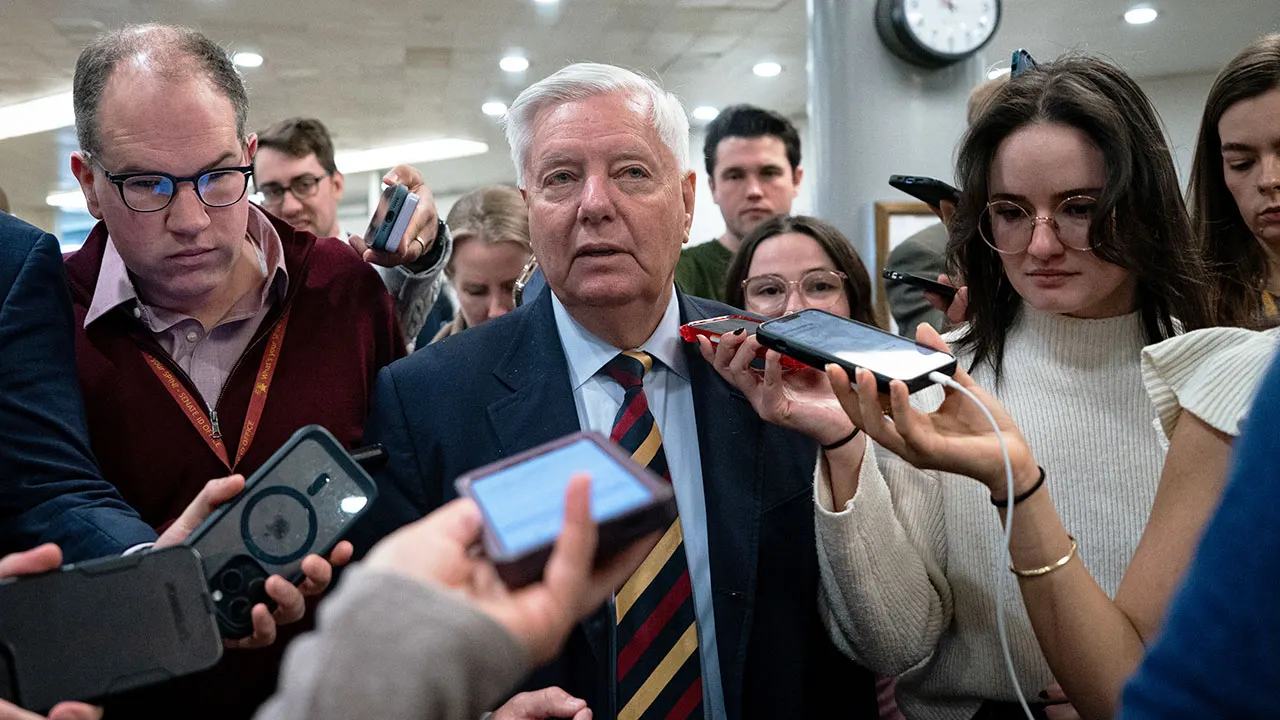Lindsey Graham halts Trump-supported agreement as shutdown approaches, describes it as a 'bad deal'