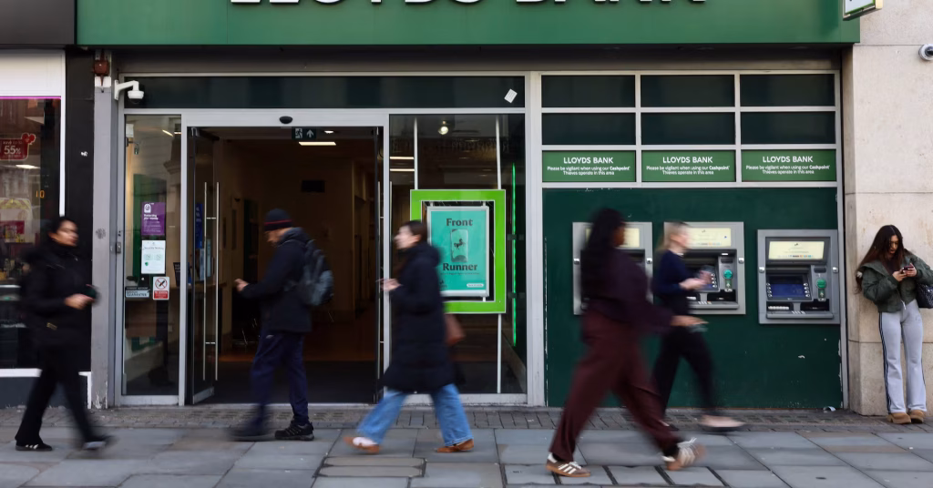 Lloyds in Britain raises targets following a 12% increase in profits