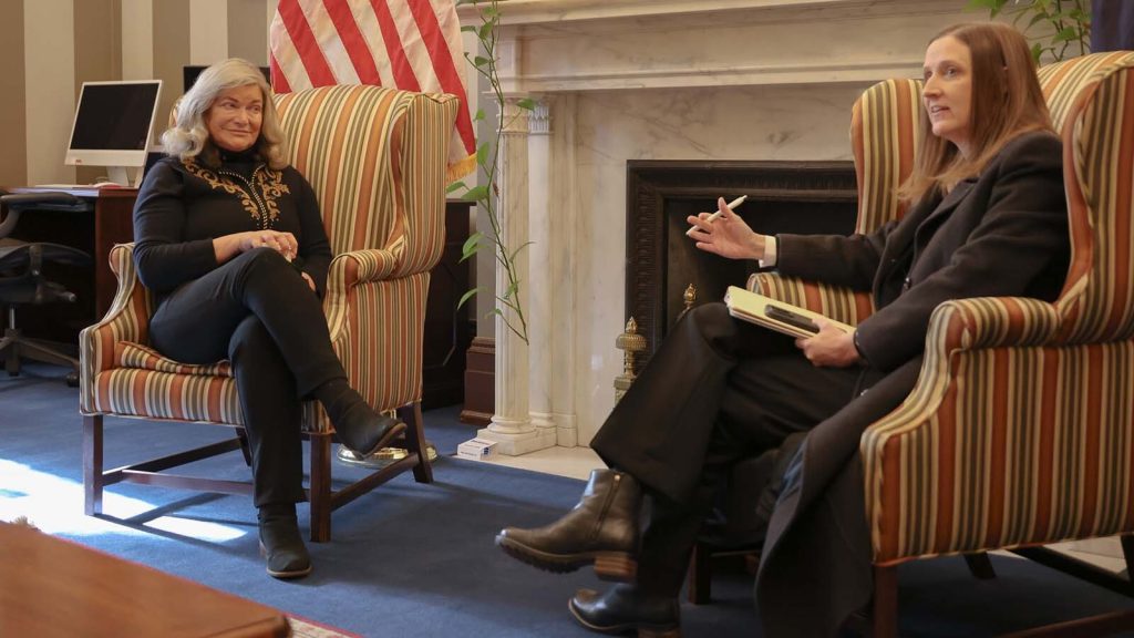 Lummis Claims Federal Reserve Influenced Banks to Shut Customer Accounts Due to Political Opinions