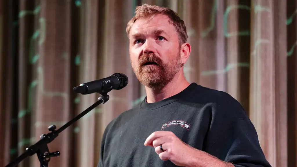 Maine Democrat claims that 'dismantling ICE' is a 'moderate' stance following deadly shooting in Minneapolis