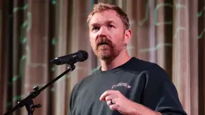 Maine Democrat claims that 'dismantling ICE' is a 'moderate' stance following deadly shooting in Minneapolis