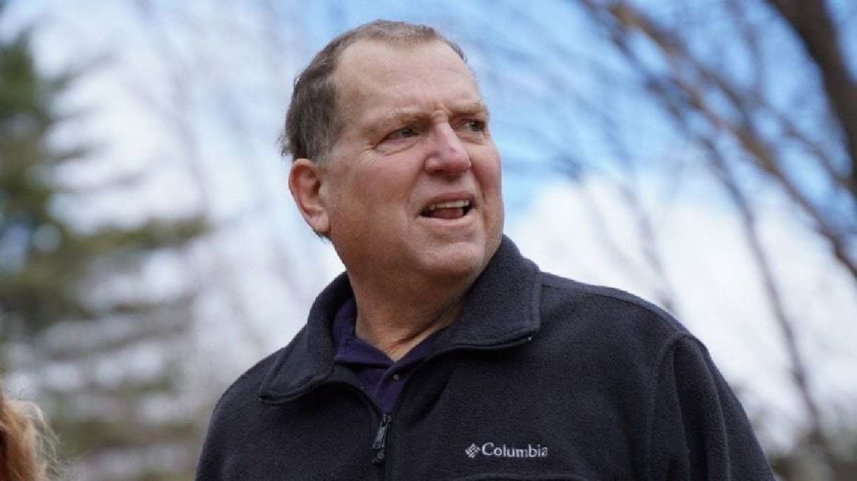 Man who had a pig kidney transplant now receives a human organ