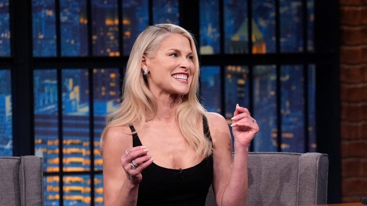 Martha Stewart unexpectedly joins Ali Larter for dinner and admires the 'Landman' program.