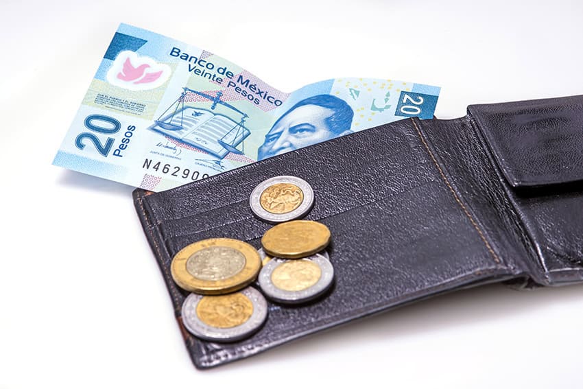 Mexican peso reaches its highest value against the dollar in more than a year