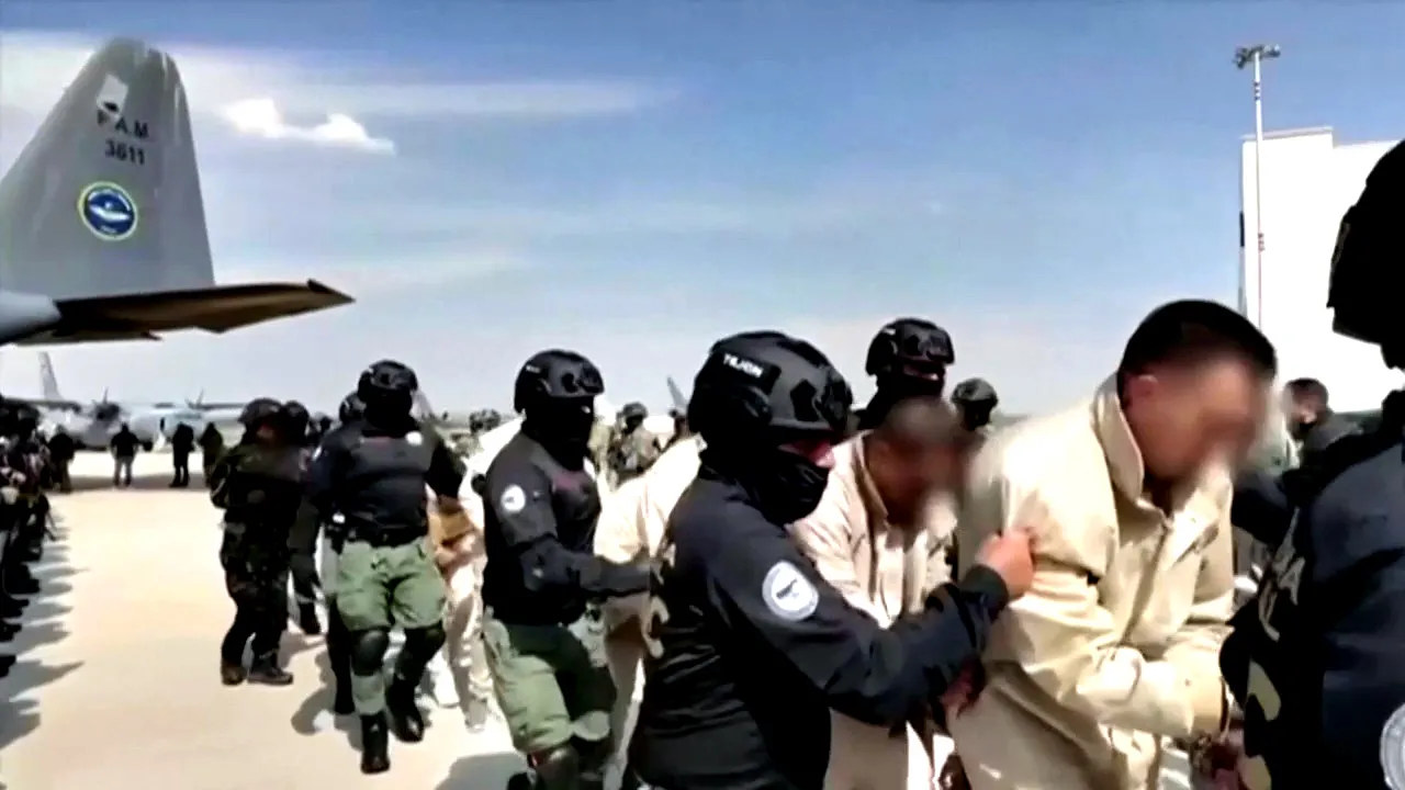 Mexico extradites 37 cartel members to the US under pressure from the Trump administration