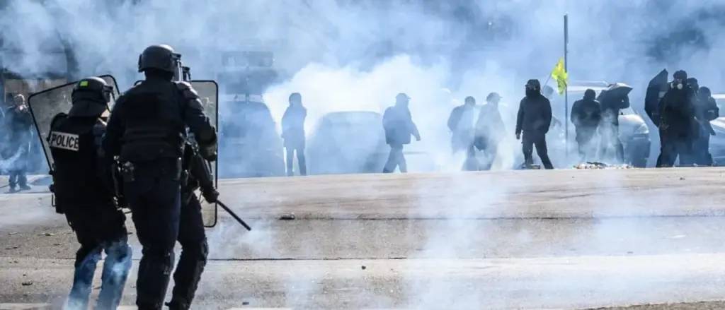 Migrant Groups Cause Disorder in European Cities on New Year's Eve