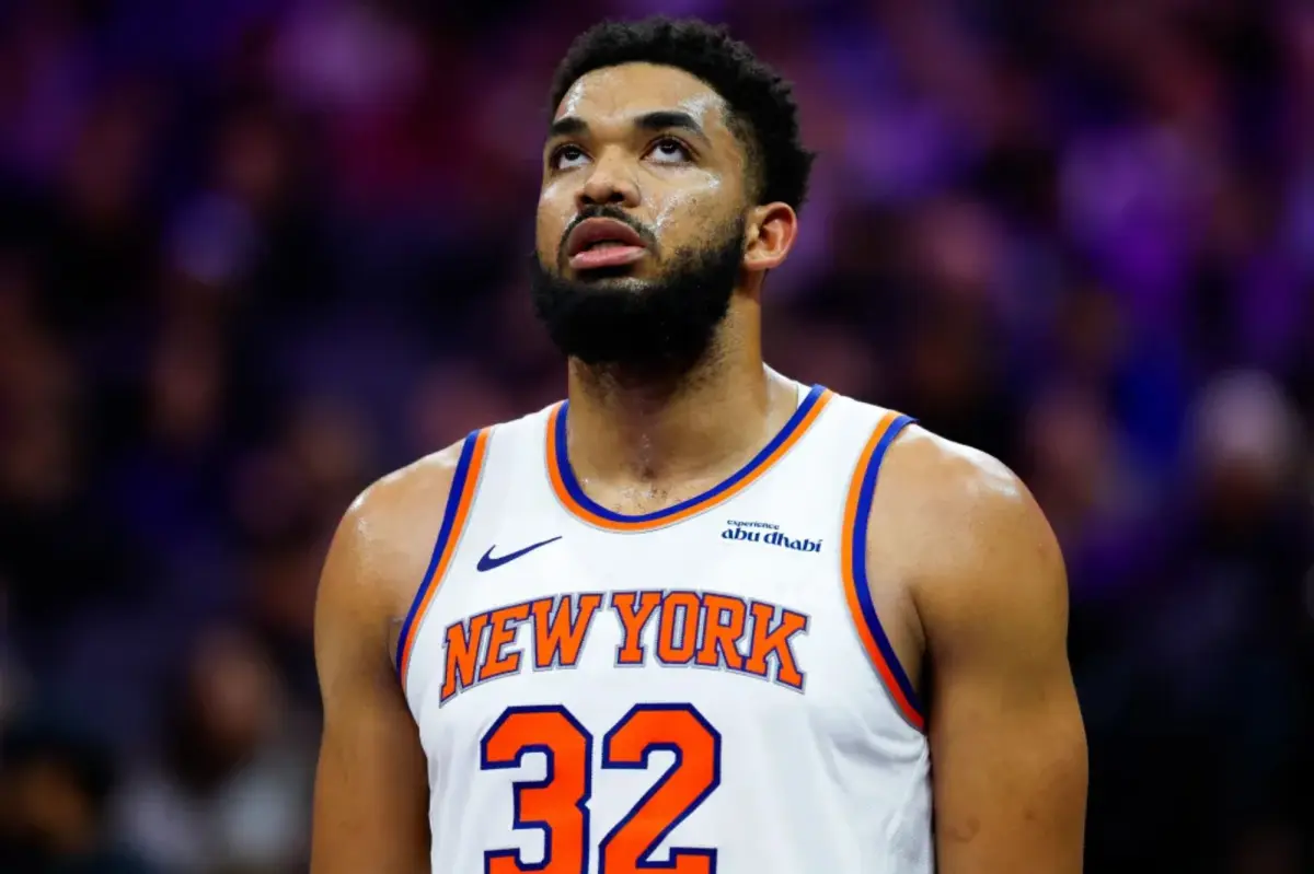 Mike Brown criticizes Karl-Anthony Towns for a lack of effort in the Knicks' defeat