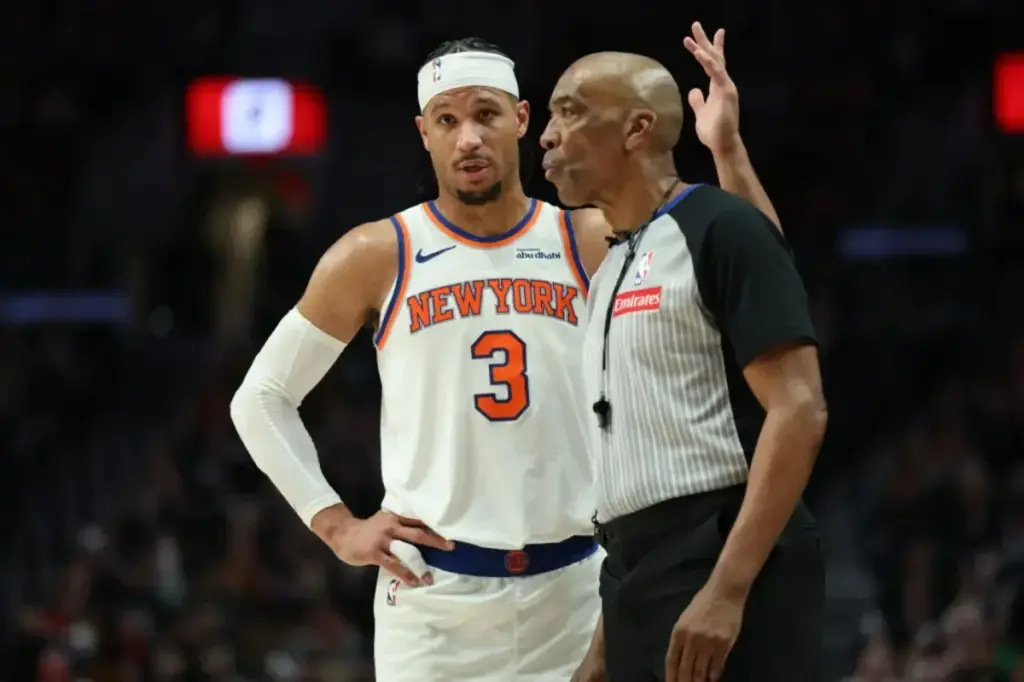 Mike Brown praises the Knicks for staying calm with the referees