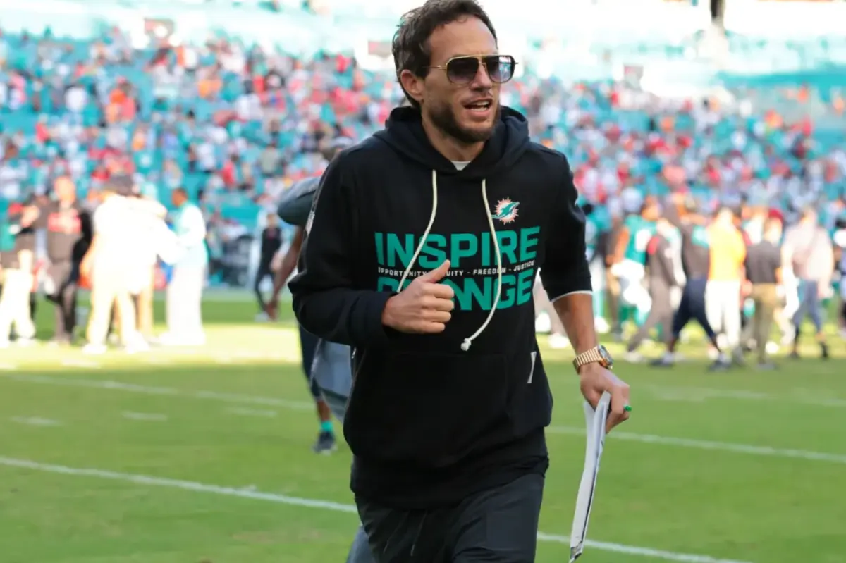 Mike McDaniel speaks with the Ravens as they aim to fill an open position