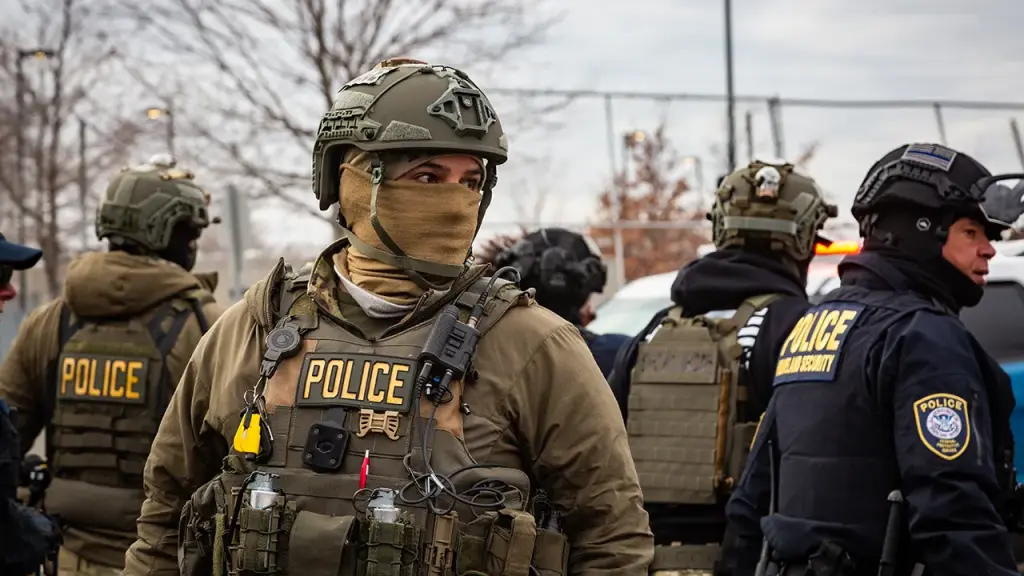 Minnesota judge prohibits federal agents from using tear gas on nonviolent demonstrators