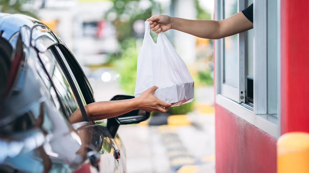 Missouri fast-food employee receives threats over refund issue
