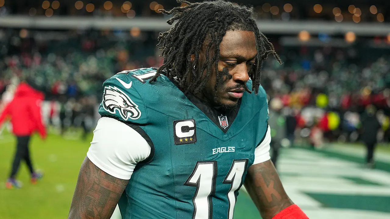 Nick Sirianni and AJ Brown of the Eagles face criticism from an NFL legend following their altercation.