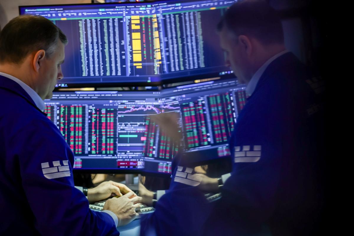 Oil Prices Fall, Stock Market Anticipates Unstable Day Due to Venezuela: Market Summary