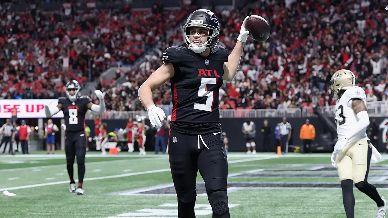 Panthers reach playoffs, Buccaneers out after Falcons defeat Saints