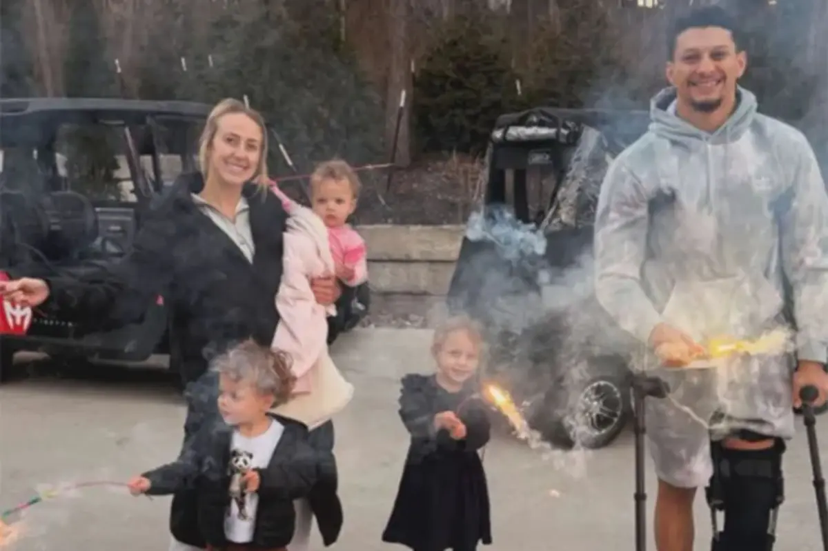 Patrick Mahomes shares an inside view of his recovery in a New Year’s Eve post.