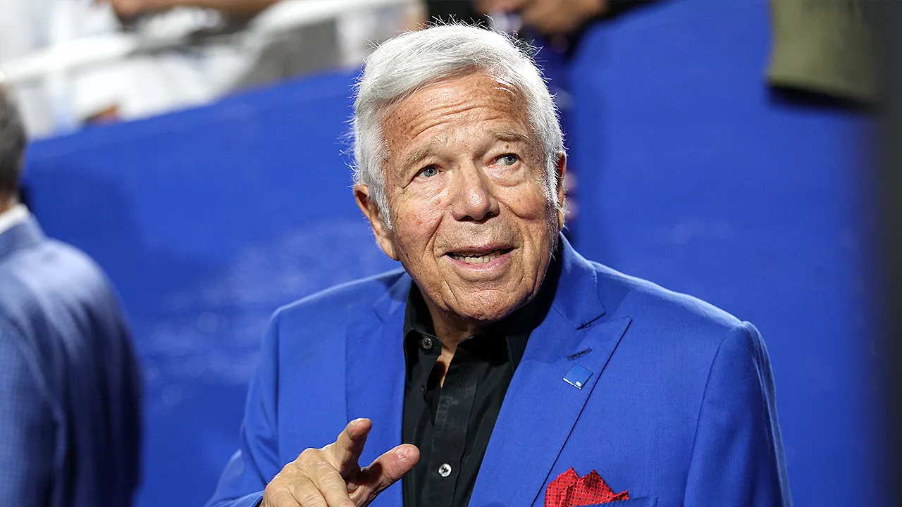 Patriots owner Robert Kraft supports Bill Belichick after not being inducted into the Hall of Fame.