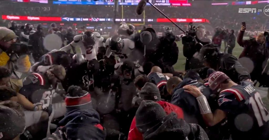 Prayer After Game Between Patriots and Texans Becomes Popular and Receives Support: 'We Need More of This'