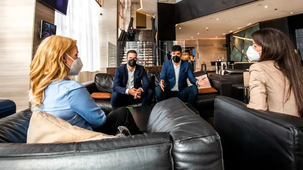 Reasons behind the absence of flu cases in an unusual real-world transmission study