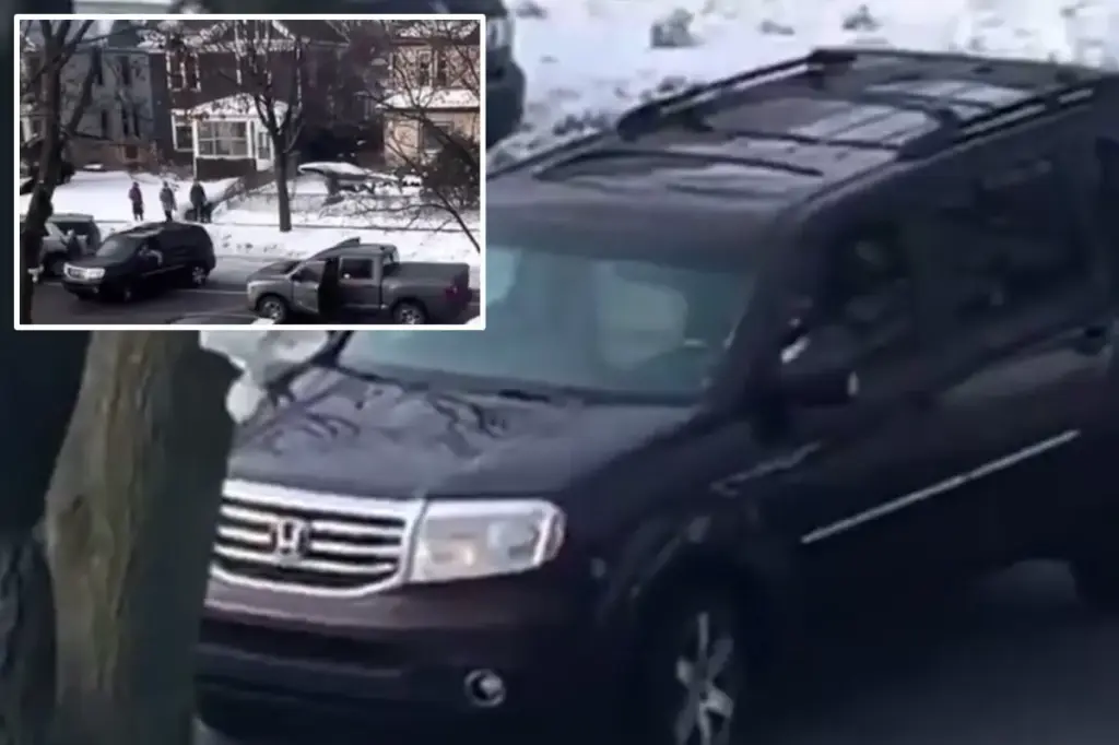 Renee Nicole Good observed preventing ICE agents shortly before the deadly shooting in Minneapolis