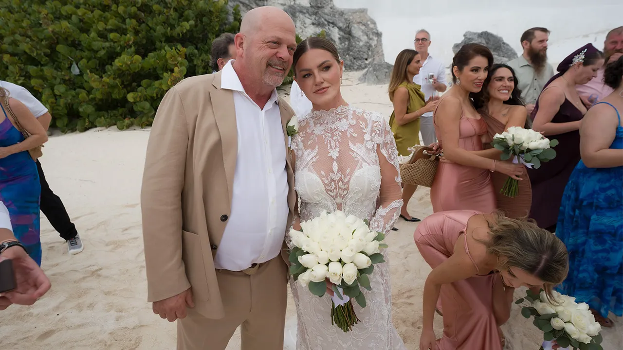 Rick Harrison marries Angie Polushkin in Cancún while his son is in the hospital