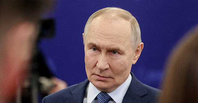 Russia Says It Knows the 'Names of Betrayers' Who Turned Against Venezuela's Maduro