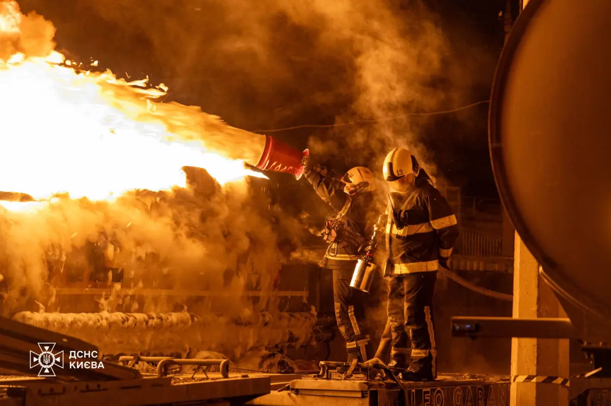 Russian strikes on Ukraine result in 1 death and 23 injuries before the second day of peace discussions.