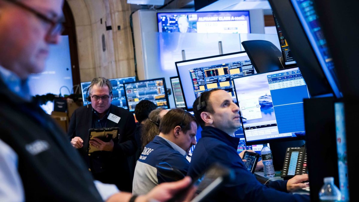 S&P 500 ends mostly steady on Friday, experiences weekly decline following numerous Trump remarks: Live updates