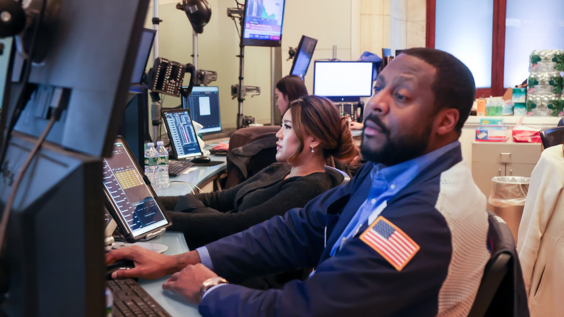 S&P 500 futures decline following the index's second consecutive day of losses: Live updates