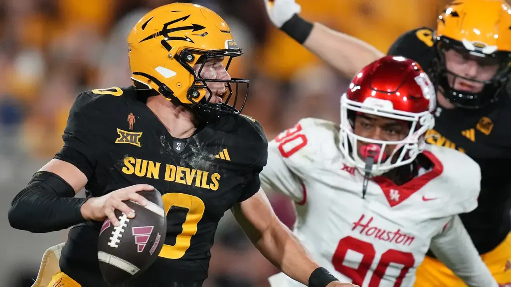 Sam Leavitt is said to be transferring to LSU.