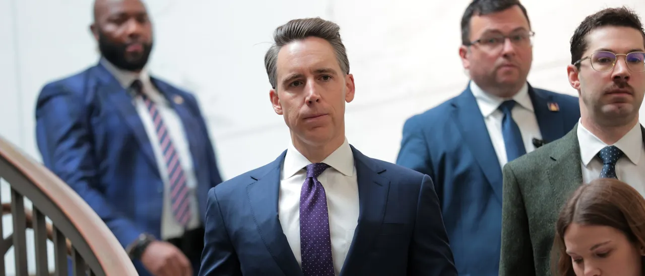 Senate Narrowly Fails to Restrict Trump's Actions on Venezuela After Hawley, Young Change Their Votes