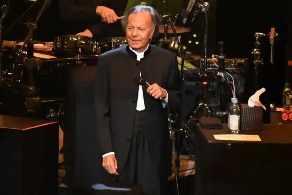 Spanish singer Julio Iglesias rejects claims of sexually assaulting two former employees.