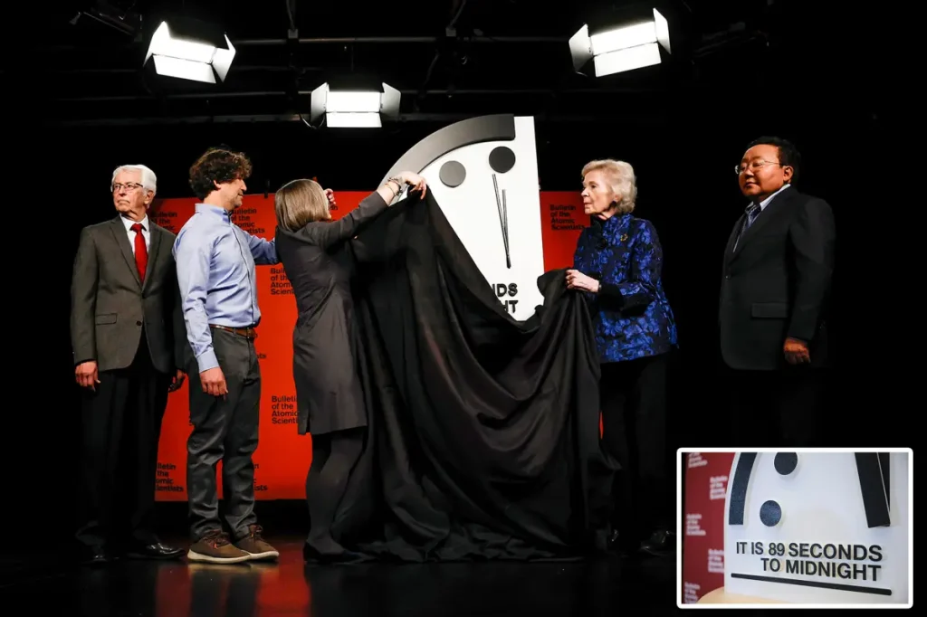 Specialists warn that 'AI mess' and poor leadership are leading us toward 'worldwide turmoil.'