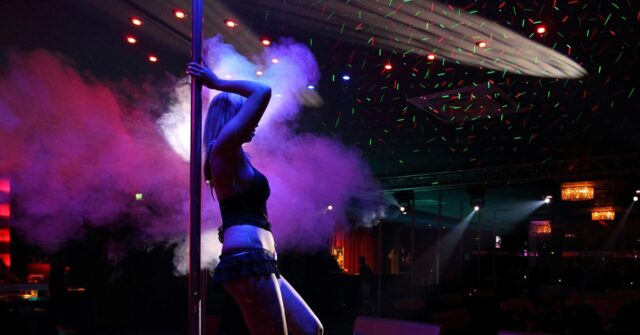 Strippers on OnlyFans Granted O-1 'Genius' Visas by U.S.