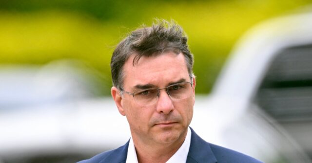 Survey Reveals Bolsonaro's Son Flavio Ahead of Socialist Lula in Presidential Runoff