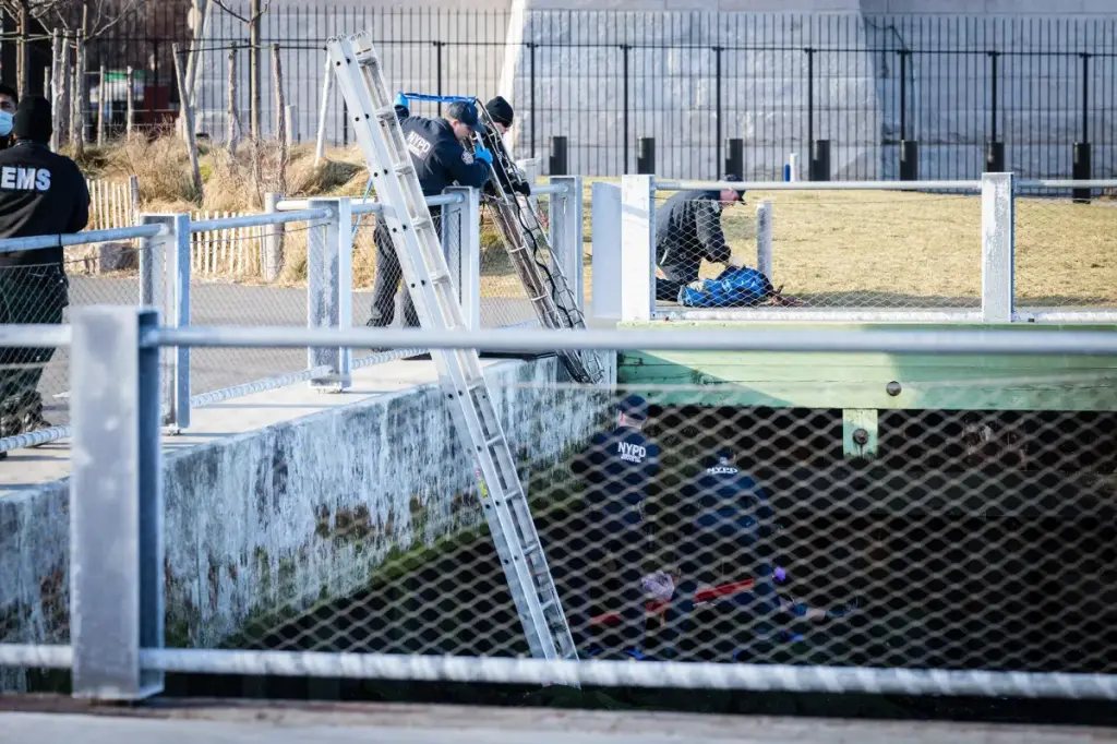 Teen girl leaps from Brooklyn Bridge following years of failures by ineffective child welfare officials in NYC: lawsuit