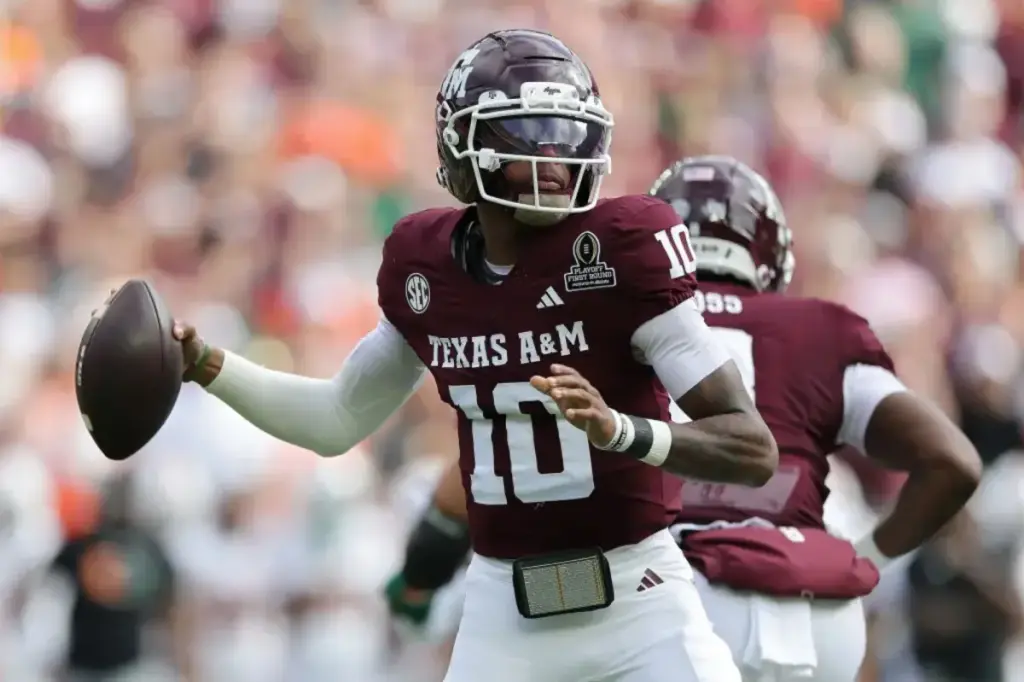 Texas A&M quarterback chooses to remain with the Aggies for 2026