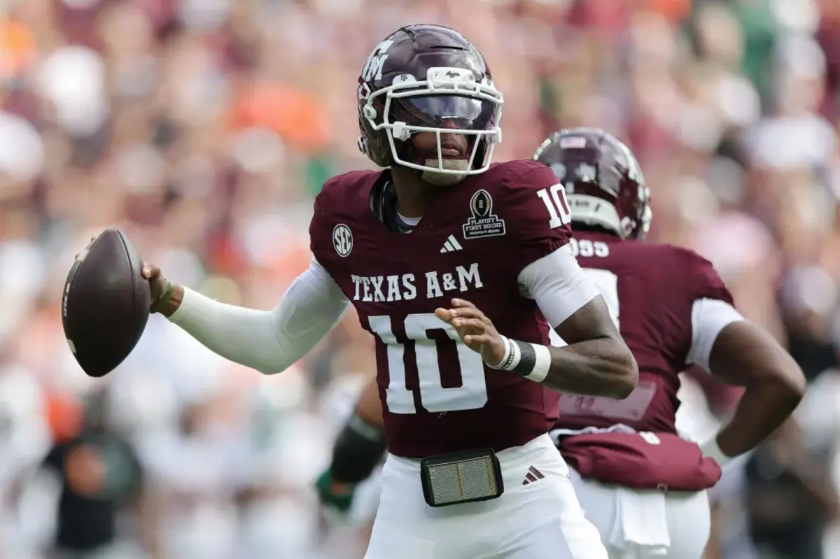 Texas A&M quarterback chooses to remain with the Aggies for 2026